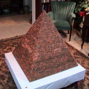 Самая большая пирамида из пенни